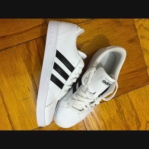 Adida’s Grand Court Sneakers Women/Big Kid